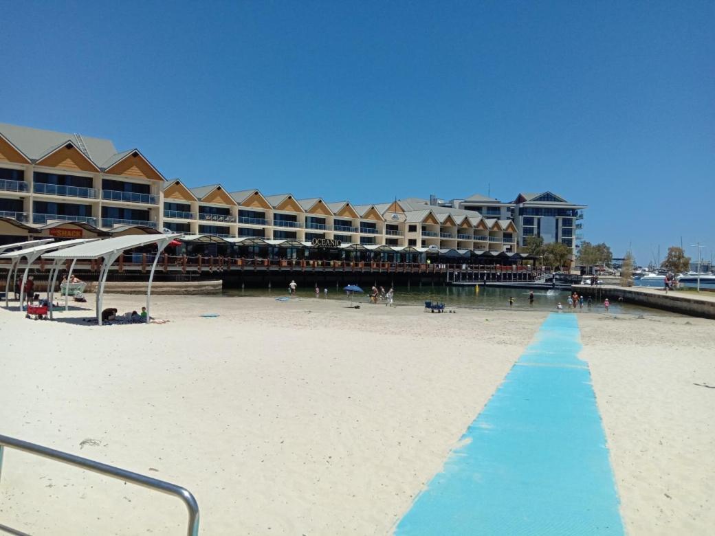 Tempel By The Sea Mandurah Exterior photo